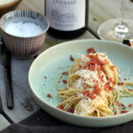 Opskrift på cacio e pepe med sprødstegt parmaskinke