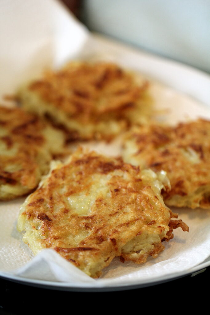 Opskrift på rösti med laks, creme fraiche og caviar