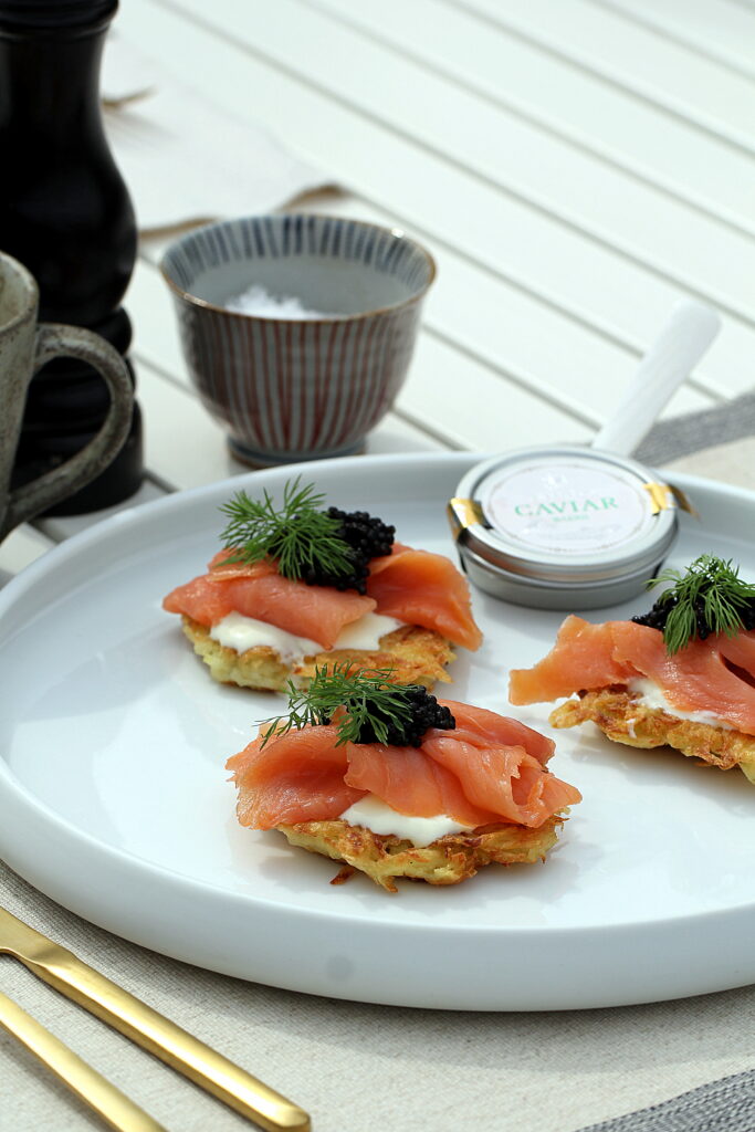 Opskrift på rösti med laks, creme fraiche og caviar