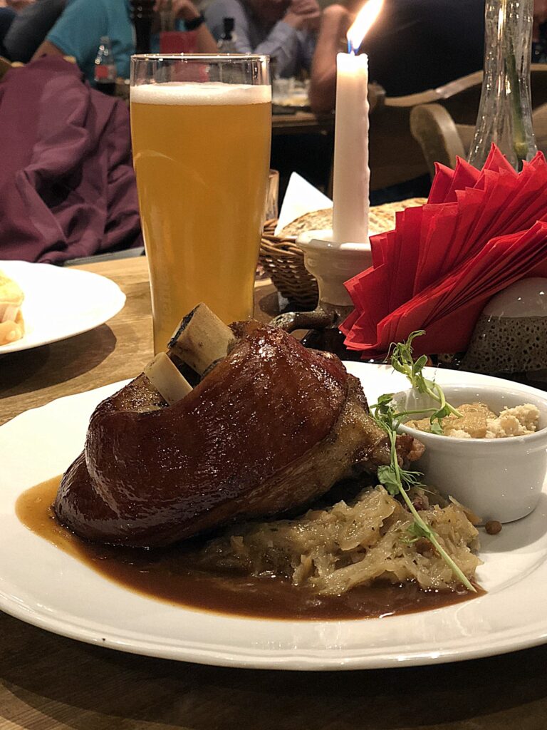 Monopolet smager på: The Red Hog / Oberża pod Czerwonym Wieprzem