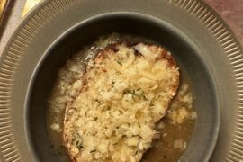 Opskrift på klassisk fransk løgsuppe