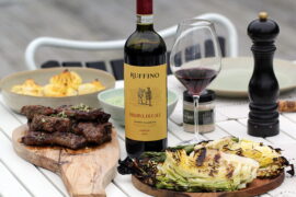 Grillet lam med pommes duchesse, ærte-myntecreme, grillet spidskål og en fremragende rødvin fra Ruffino!