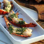 Sommermad: Opskrift på hummerhaler med salsa verde-smør på grillen