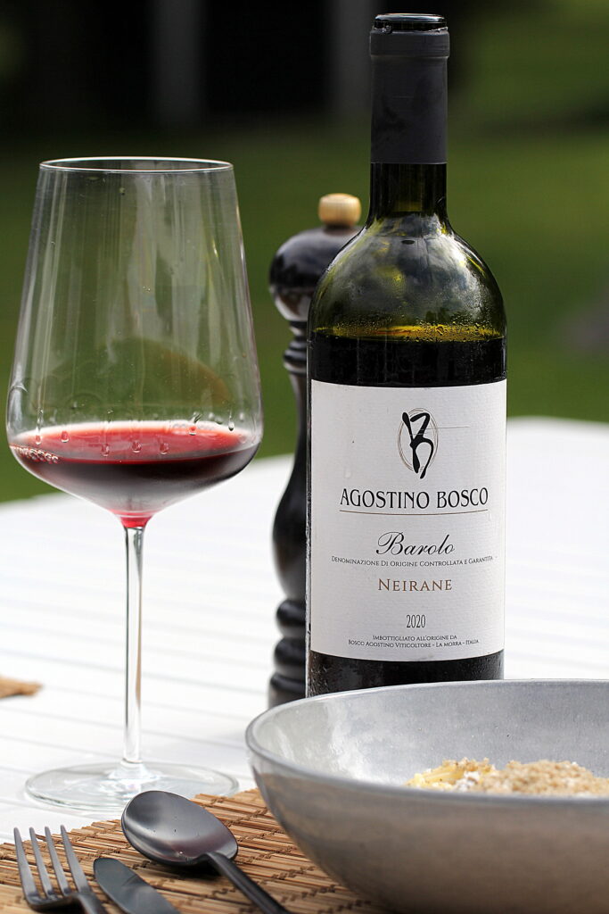 Opskrift på cremet pasta med friske vintertrøfler og Barolo til