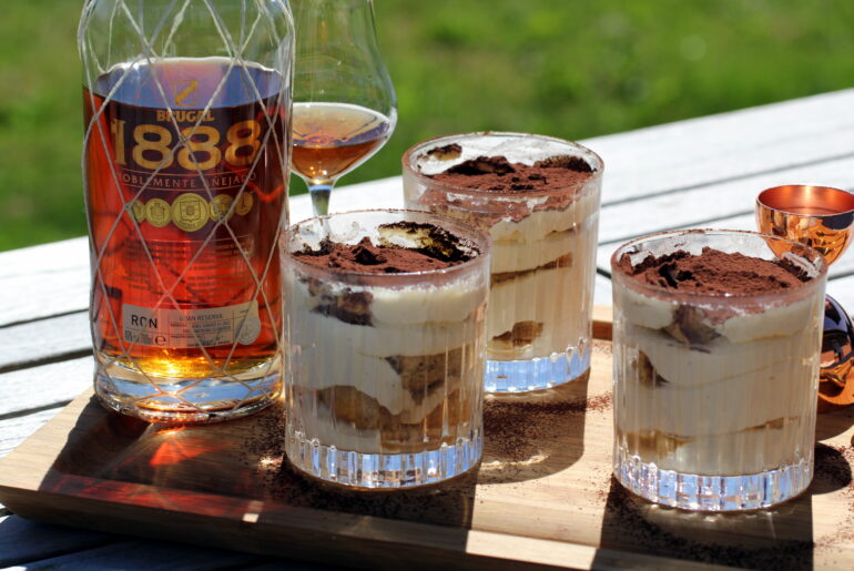 Opskrift på "mini-tiramisu" med Brugal-rom
