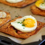 Opskrift på nem "snyde croque madame", som du kan lave til mange gæster