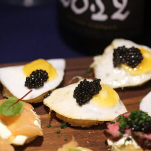 Nem snack til fest, fødselsdag eller nytår: Blinis med vagtelæg og caviar