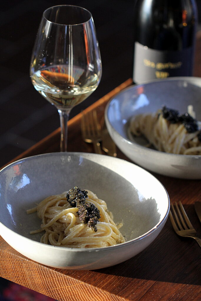 Nem og luksuriøs opskrift på cremet pasta toppet med caviar