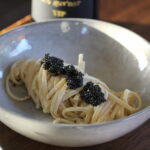 Nem og luksuriøs opskrift på cremet pasta toppet med caviar