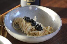 Nem og luksuriøs opskrift på cremet pasta toppet med caviar