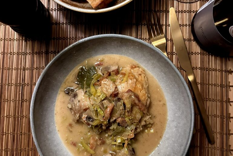 "Coq au vin" eller "Coq au Cremant" - opskrift på en skøn bonderet