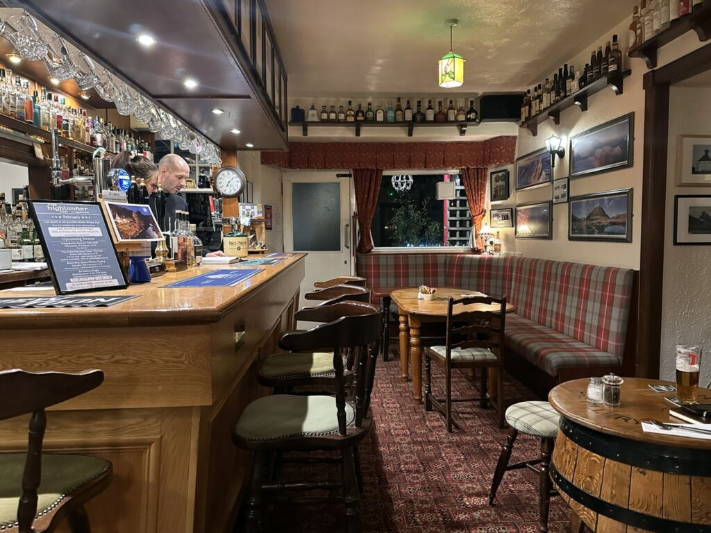Highlander Inn – whisky, mad og gæstfrihed i hjertet af Speyside