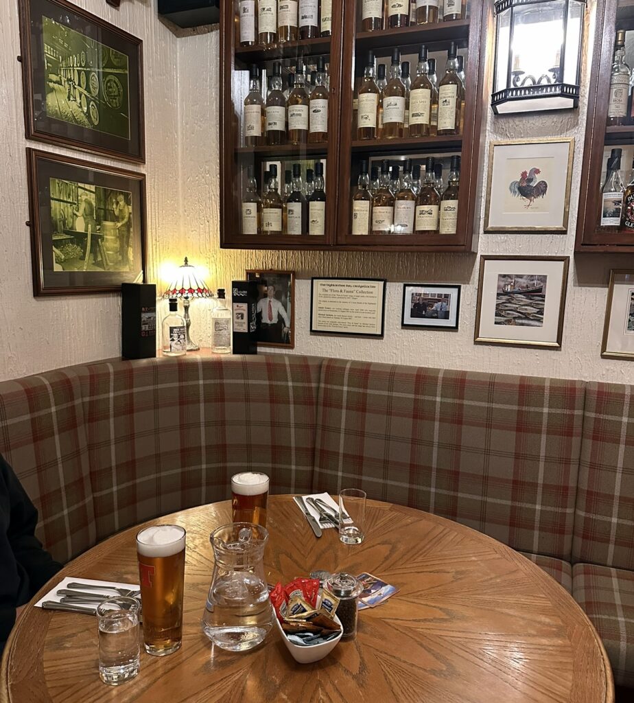 Highlander Inn – whisky, mad og gæstfrihed i hjertet af Speyside