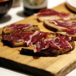 Nem opskrift: Grillet brød, jamón og ekstra jomfruolivenolie