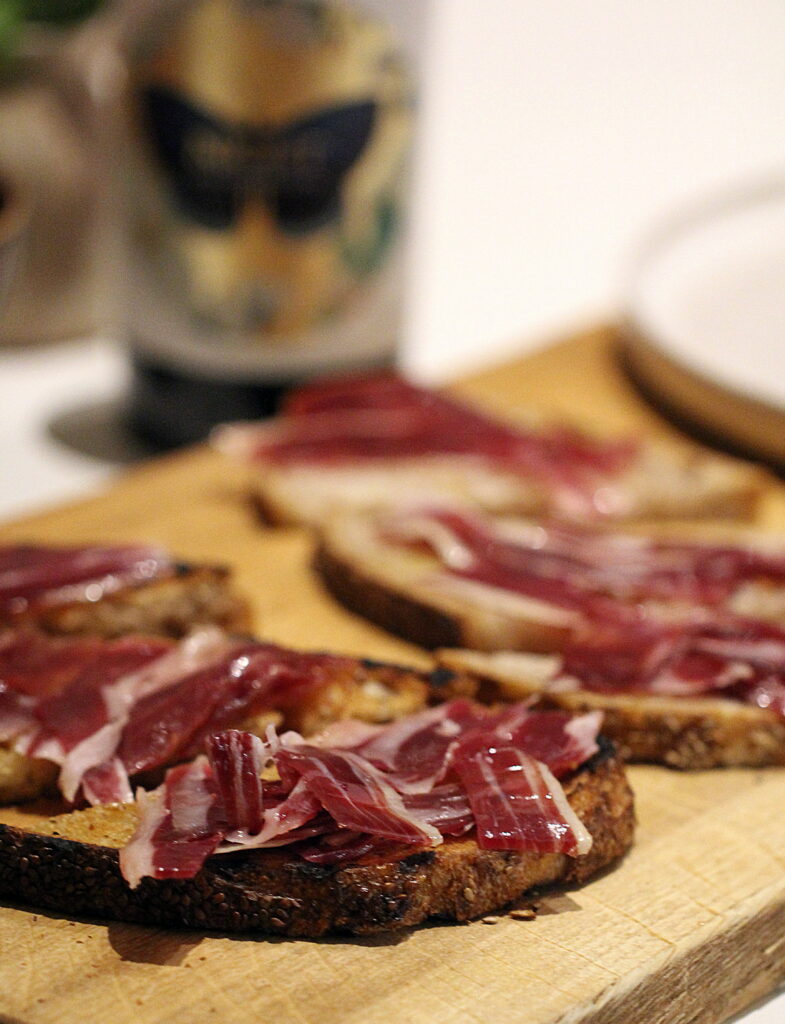 Nem opskrift: Grillet brød, jamón og ekstra jomfruolivenolie