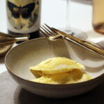 Opskrift på nem ravioli med ekstra jomfruolivenolie og parmesan
