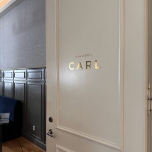 Brasserie Carl leverer klassisk fransk komfort med moderne lethed
