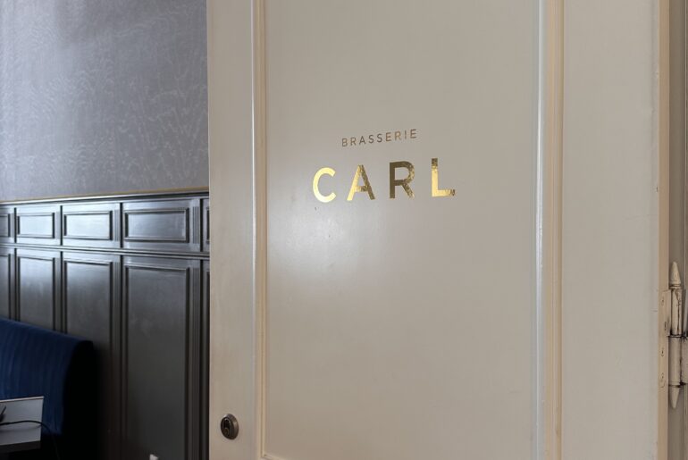 Brasserie Carl leverer klassisk fransk komfort med moderne lethed